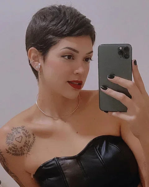 Dark Pixie, Mirror Selfie
