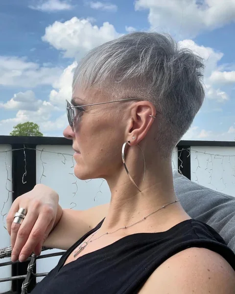 Silver Pixie, Clean Side Profile