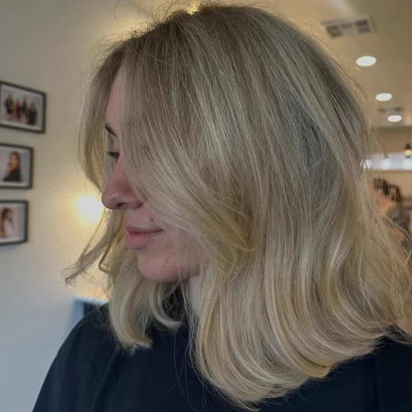 Wavy Blonde Lob with Soft Layers