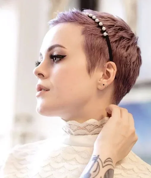 Cropped Pixie With Long Top Texture